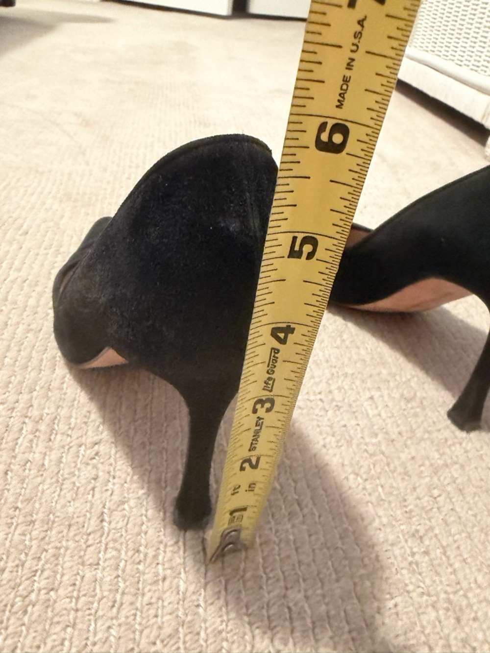 Manolo Blahnik Black Suede Pointed-Toe Pumps - Picture 10 of 11